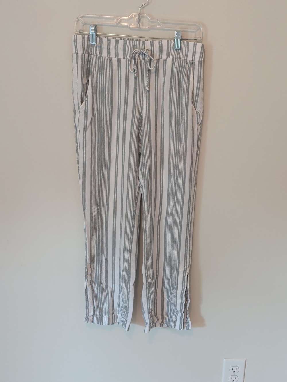 Cloth & Stone  Drawstring Pants With Side Hem Slit - Size Small